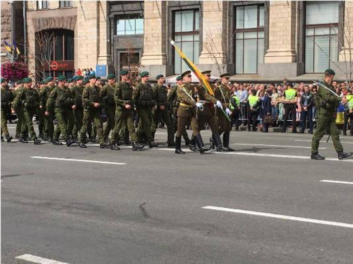 Militarii Armatei Naţionale a Moldovei au defilat la Kiev cu ocazia Zilei Independenţei Ucrainei (VIDEO/FOTO)