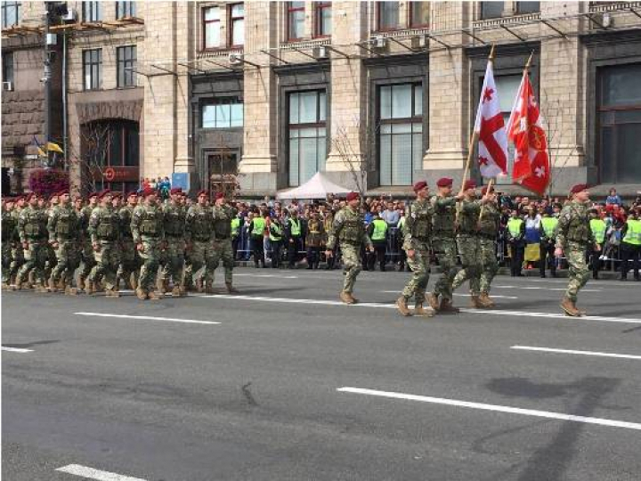 Militarii Armatei Naţionale a Moldovei au defilat la Kiev cu ocazia Zilei Independenţei Ucrainei (VIDEO/FOTO)