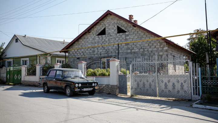 Unii la biserică, alţii pe câmp. Cum au sărbătorit oamenii de la sate Ziua Independenţei