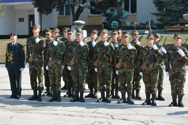 55 de studenți au depus jurământul la Academia Militară a Forțelor Armate "Alexandru cel Bun" (FOTO)