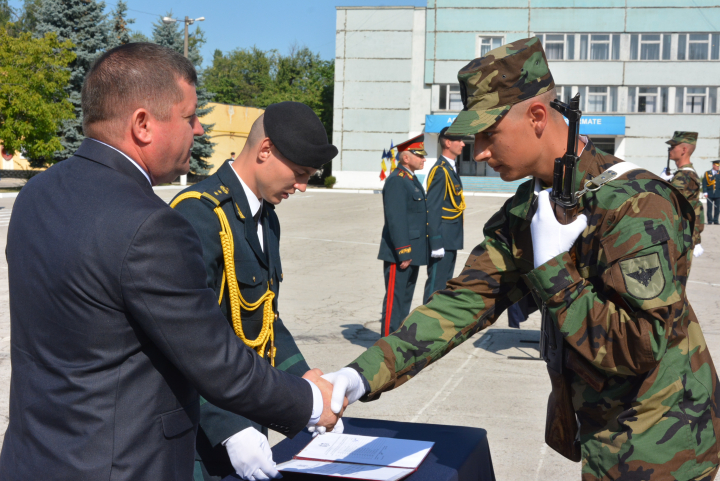 55 de studenți au depus jurământul la Academia Militară a Forțelor Armate "Alexandru cel Bun" (FOTO)