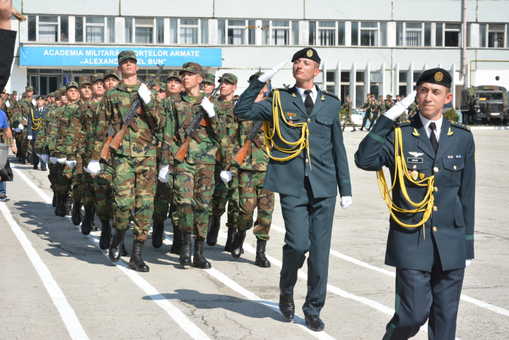 55 de studenți au depus jurământul la Academia Militară a Forțelor Armate "Alexandru cel Bun" (FOTO)