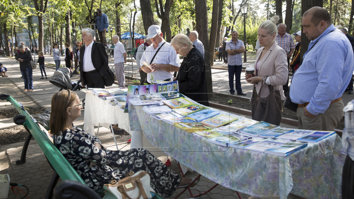 OMAGIU LIMBII ROMÂNE! Ce mesaje de felicitare au fost rostite astăzi şi ce spun cetăţenii ţării (FOTO)