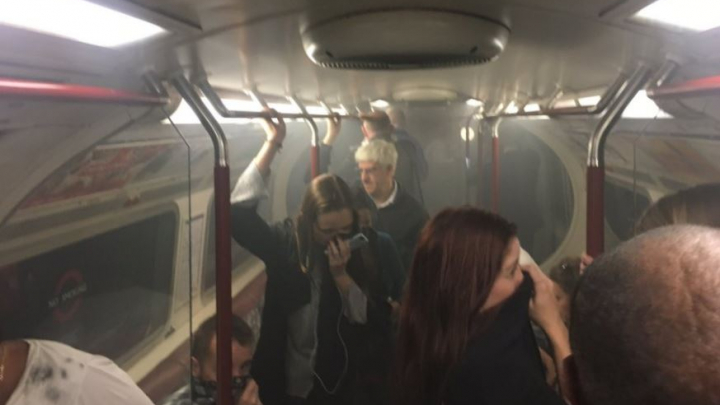 Incendiu la o staţie de metrou din Londra. Un vagon a luat foc