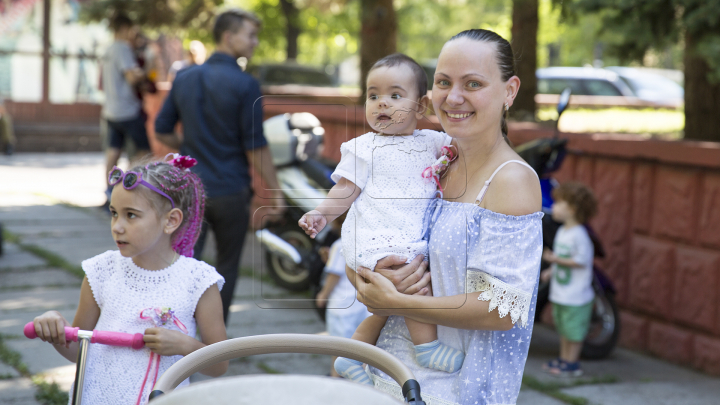 Zeci de mămici împreună cu picii lor au participat astăzi la Marșul Alăptării (FOTOREPORT)