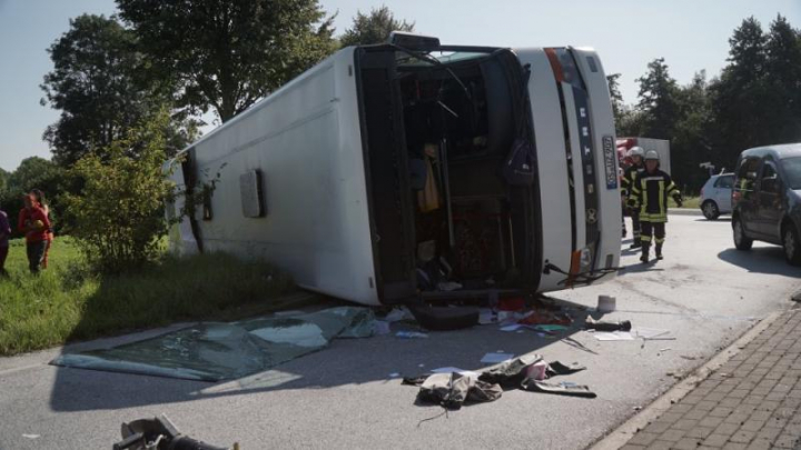 Un autocar cu români s-a răsturnat în Germania. Șase persoane au fost rănite grav