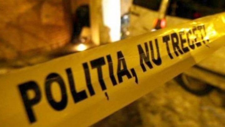 Crimă înfiorătoare. Un bărbat și-a înjunghiat mortal propriul copil