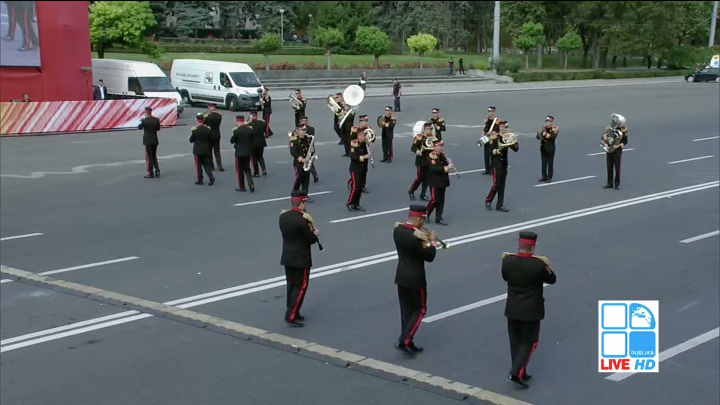 Concertul Fanfarei trupelor de carabinieri a M.A.I. din Piața Marii Adunări Naționale (VIDEO)