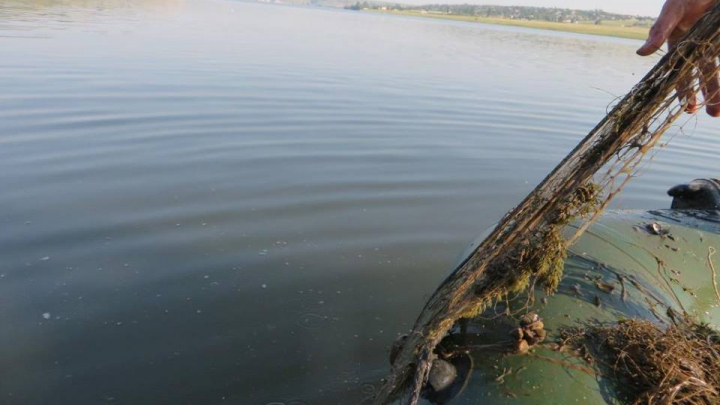 12 braconieri au primit amenzi după ce au fost prinşi pe lacul de acumulare Dubăsari (FOTO)