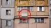În Moldova poți vedea orice! Ce a atârnat la balcon o femeie din Chișinău