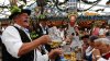 Începe Oktoberfest, cel mai mare festival mondial al berii. Evenimentul se va desfăşura sub supravegherea a peste 600 se poliţişti