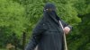 MOTIVUL HALUCINANT pentru care o femeie în haine islamice a atacat vânzătoarea unui magazin din Berlin