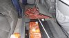 Un moldovean a încercat să aducă în ţară mezeluri din carne de porc ascunse în podeaua maşinii