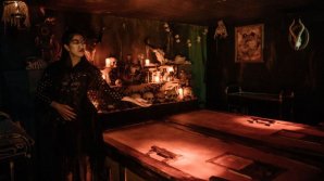 Caz ÎNFRICOȘĂTOR. Un tânăr a murit într-o "casă bântuită" după ce a fost lovit în cap de un sicriu