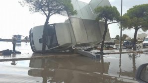 Vremea extremă face ravagii și în Europa. Orașul Livorno, devastat de o furtună 