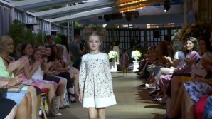 Trei designeri autohtoni şi-au prezentat, în premieră, colecţiile de toamnă-iarnă 2017-2018