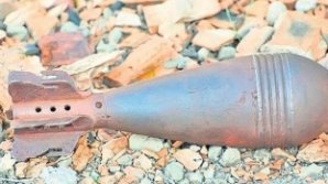 Un cetăţean britanic care transporta trei obuze în bagajele sale, arestat în timpul ce îmbarca pe o navă