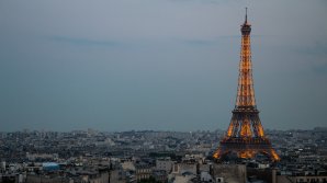 Turnul Eiffel va avea de jur-împrejurul său un zid de securitate, din sticlă rezistentă la gloanțe