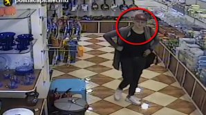 Ajută poliţia să găsească suspectul. Bărbatul din imagini a furat dintr-un magazin