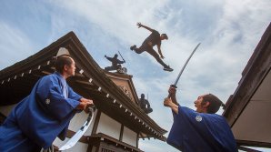 Sportivul Jason Paul a făcut o incursiune în timpurile Japoniei medievale, sărind de pe un zgârie-nori (VIDEO)