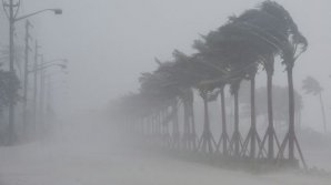 PUBLIKA WORLD. Uraganul Maria a făcut prăpăd. Străzi inundate, mașini în derivă şi acoperișuri smulse