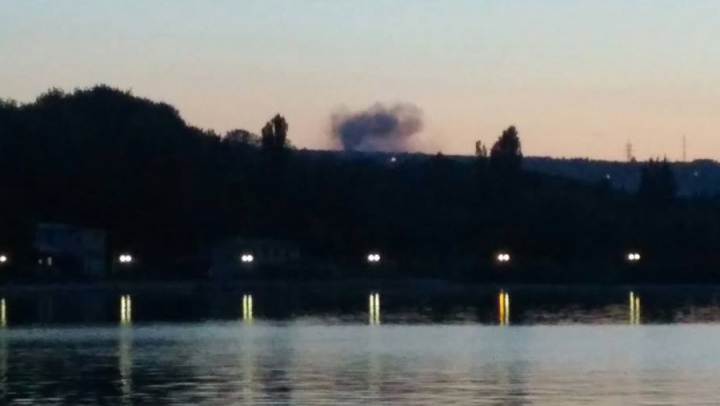 ALERTĂ! Arde dealul de la Durleşti (FOTO)