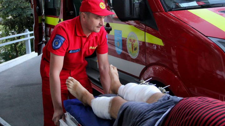 Intervenție SMURD la Chişinău. Un bărbat a fost transportat cu o ambulanţă de la un spital din Oradea (FOTO/VIDEO)