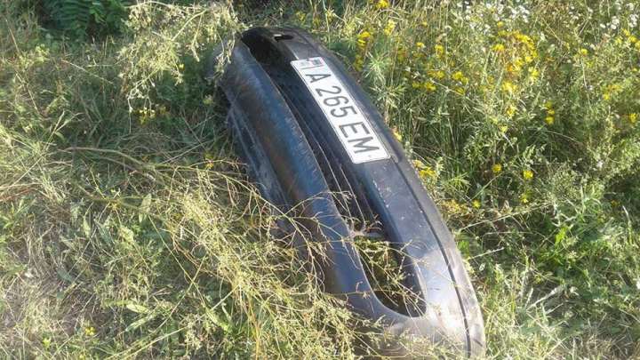 Accident pe traseul Chişinău-Leuşeni. O maşină s-a răsturant, ambulanţa la faţa locului (FOTO)