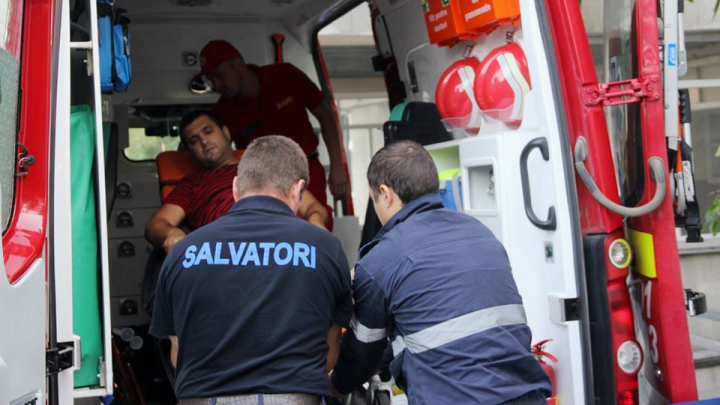 Intervenție SMURD la Chişinău. Un bărbat a fost transportat cu o ambulanţă de la un spital din Oradea (FOTO/VIDEO)