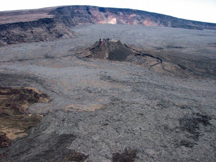 INCREDIBIL! Opt persoane au trăit timp de opt luni pe un vulcan, izolaţi total. NASA acum desfăşoară experimente pe ei 