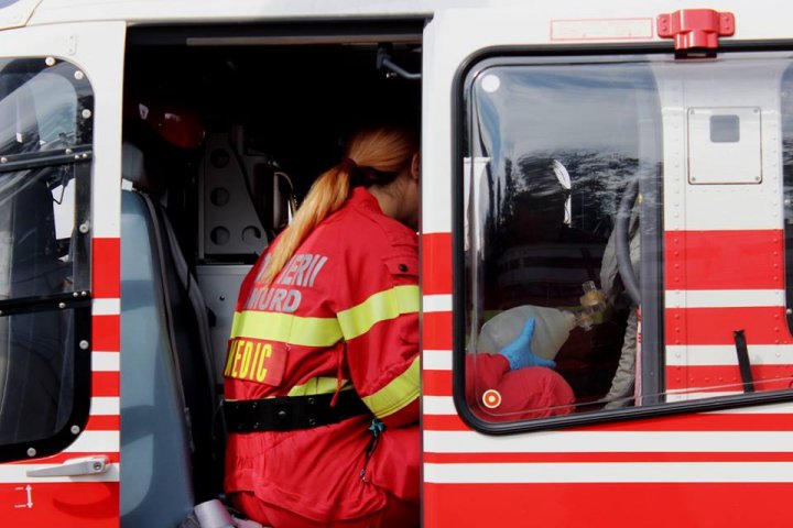 Motociclistul minor, adus cu SMURD-ul la Chişinău. Băiatul a suferit un grav accident rutier (FOTO)