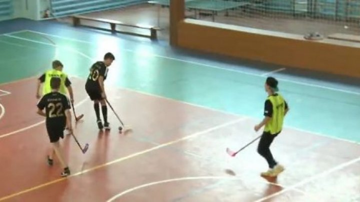 Floorball, un sport mai puţin cunoscut dar care se joacă şi în Moldova. Se planifică formarea unei echipe de fete