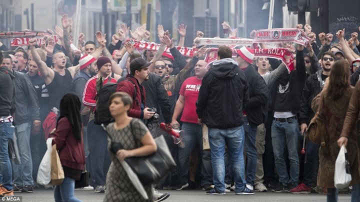 20 de mii de suporteri ai echipei Koln au blocat străzile din Londra. Nemţii au reuşit să se întâlnească cu adversarii de la Arsenal