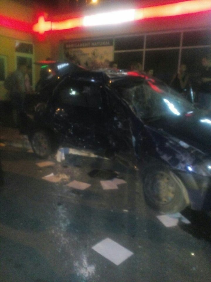 Accident groaznic în sectorul Buiucani. Un Audi a facut zob o maşină de şcoala auto. Şoferul în stare gravă (FOTO)