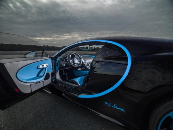 Nou record mondial de viteză. Maşina Bugatti Chiron zboară ca un avion, cu 400 km/h