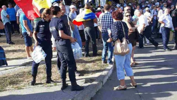 Năstase i-a numit "criminali în uniformă" pe polițiștii care au împărțit apă protestatrilor "DA" 