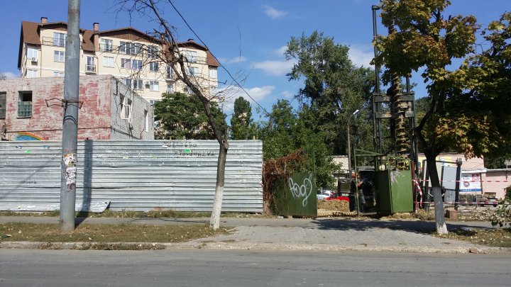 Apartamente în locul unei băi publice din Capitală. Locatarii din blocul vecin, REVOLTAŢI (FOTO)