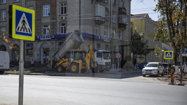 Cum arată bulevardul Ștefan cel Mare, la o lună după ce au promis că va fi gata. Lucrările se vor termina vreodată?