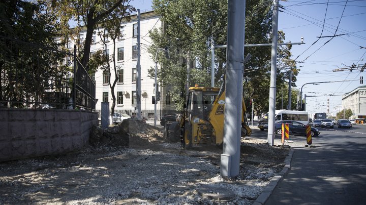 Cum arată bulevardul Ștefan cel Mare, la o lună după ce au promis că va fi gata. Lucrările se vor termina vreodată?