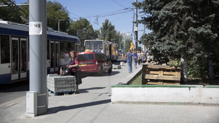 Cum arată bulevardul Ștefan cel Mare, la o lună după ce au promis că va fi gata. Lucrările se vor termina vreodată?