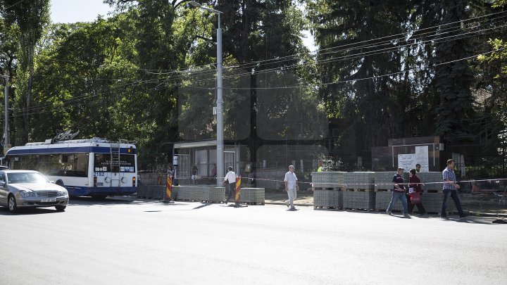 Cum arată bulevardul Ștefan cel Mare, la o lună după ce au promis că va fi gata. Lucrările se vor termina vreodată?