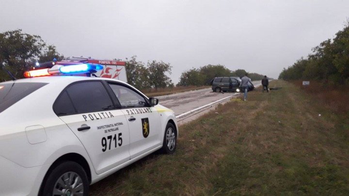 NOAPTE CUMPLITĂ. Trei oameni au murit, iar alţi trei se află în stare gravă în urma a două accidente rutiere (FOTO)