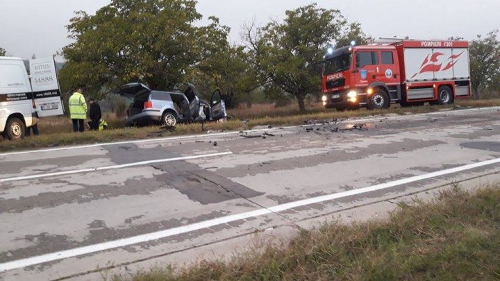 NOAPTE CUMPLITĂ. Trei oameni au murit, iar alţi trei se află în stare gravă în urma a două accidente rutiere (FOTO)