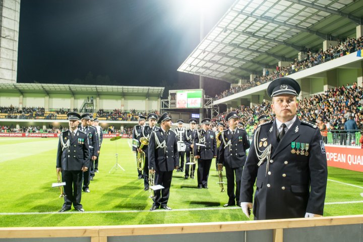 MOMENT COMIC! Ce a făcut un suporter moldovean în timpul meciului cu Ţara Galilor (VIDEO)