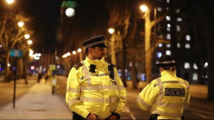 Patru membri ai grupării neo-naziste National Action au fost prinşi de către poliţia britanică