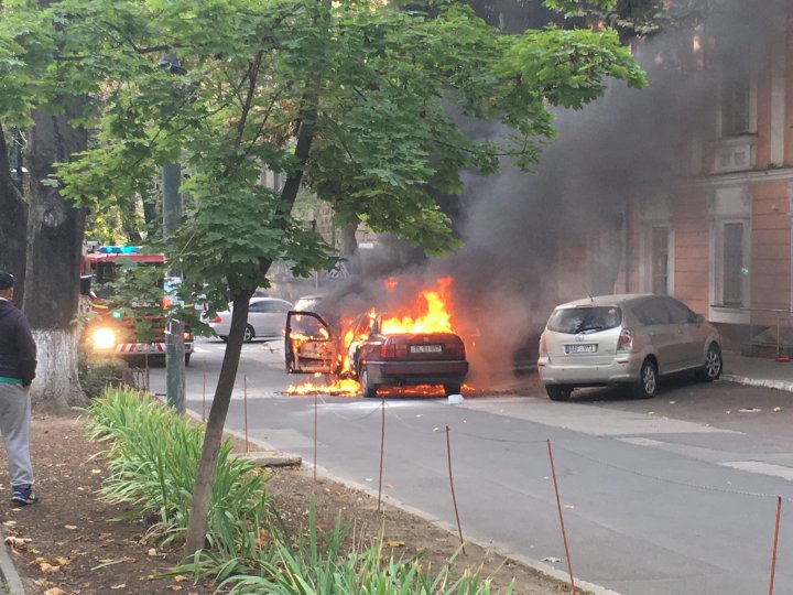 Maşina care a luat foc în mers, pe strada 31 August, a trecut testarea tehnică în urmă cu două săptămâni