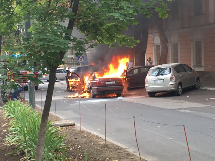 Maşina care a luat foc în mers, pe strada 31 August, a trecut testarea tehnică în urmă cu două săptămâni