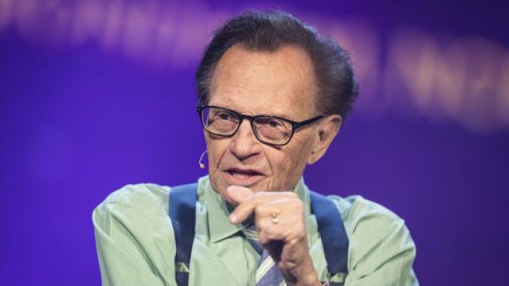 Încă o vedetă rapusă de cancer. Larry King luptă între viață și moarte