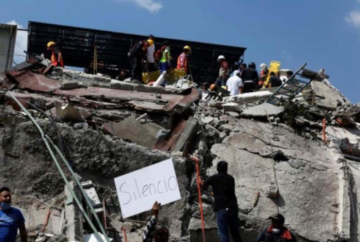 CUTREMUR DEVASTATOR în Mexic. Peste 200 de oameni şi-au pierdut viaţa (FOTO/VIDEO)