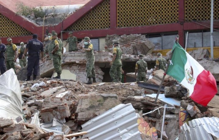 CUTREMUR DEVASTATOR în Mexic. Peste 200 de oameni şi-au pierdut viaţa (FOTO/VIDEO)